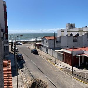 Dto en SANTA TERESITA 1 cuadra de la playa y 4 del centro p 4 a 6 pax